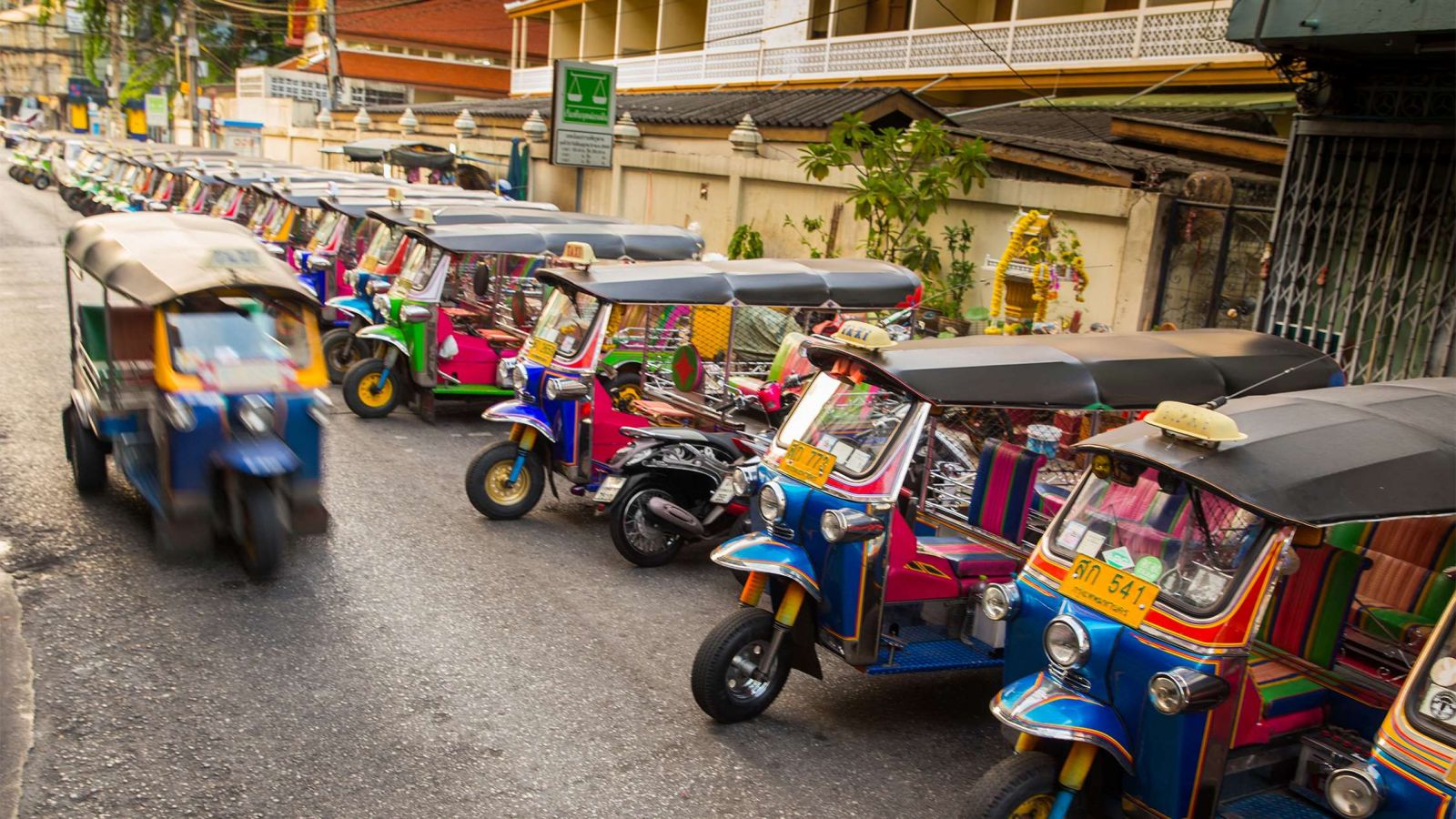 Phương tiện tuktuk giúp du khách dễ dàng tham quan (Nguồn ảnh: Internet)